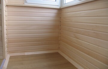 kak-obshit-balkon-evrovagonkoj